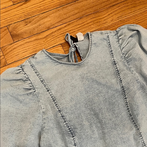H&M PUFF-SLEEVED DENIM TOP - Picture 4 of 7